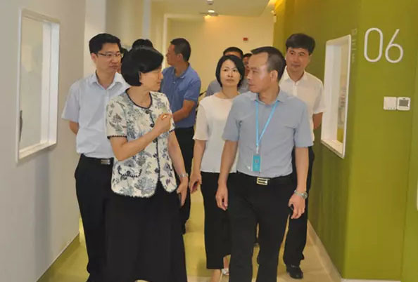 寧波市衛(wèi)生計(jì)生委領(lǐng)導(dǎo)一行來(lái)我院調(diào)研